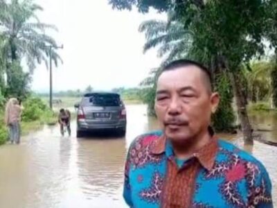 Banjir Lumpuhkan Akses Jalan Warga Pasar Seluma