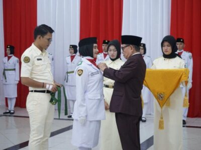 Kukuhkan 35 Anggota Paskibra, Ini Pesan Bupati Hidayat