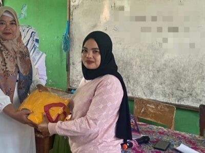 SD Negeri 81 Lebong Bagikan Seragam Sekolah Gratis untuk Siswa Baru