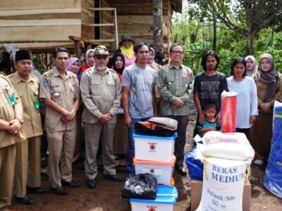 Peduli Warganya, Bupati Hidayat Santuni Korban Kebakaran