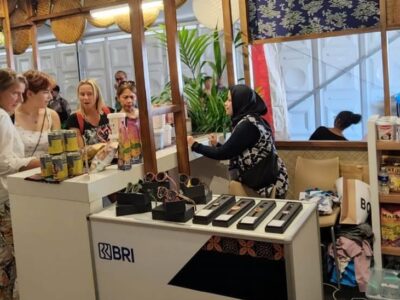 BRI Terbangkan Aksesoris Fesyen Daur Ulang ke Pasar Tong Tong Belanda
