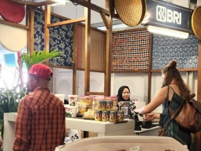 BRI Bawa Kuliner Indonesia “Ikan Asap Iwaku” ke Festival Tong Tong di Belanda