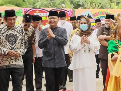 Gubernur Rohidin Didampingi Istri Resmikan Masjid Al Hasanah Bengkulu Selatan