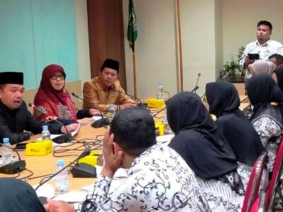 Komisi IV Terima Audiensi Persatuan Guru Honorer