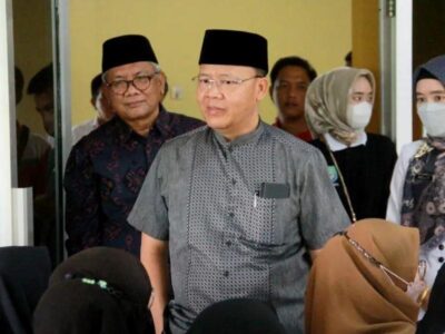 Gubernur Salurkan Beasiswa untuk 150 Mahasiswa Kurang Mampu