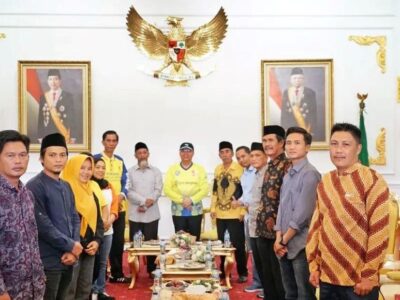Warga Bengkulu Utara Ngadu Gubernur, Minta Perjuangkan Harga TBS