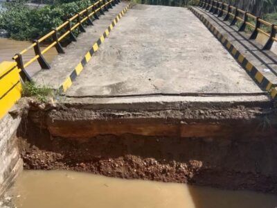 Warga Rawa Indah Swadaya Timbun Lobang di Jembatan Matan