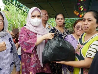 TP PKK dan Dharma Wanita Bengkulu Serahkan Bantuan Banjir dan Kebakaran