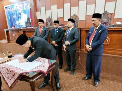 Paripurna, DPRD Kota Bengkulu dan Pemkot Teken KUA PPAS APBD 2023