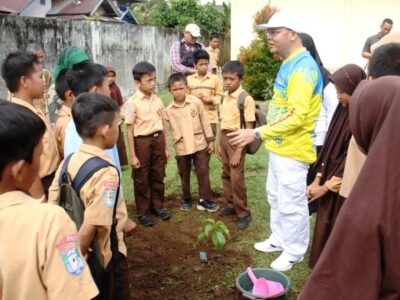 Gubernur Rohidin Tanamkan Kesadaran Lingkungan Sejak Dini ke Siswa SD