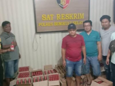 Polsek Pino Dapati Ratusan Botol Miras saat Razia Kendaraan