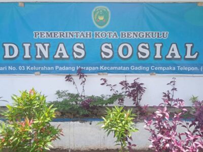 DINSOS Kota Bengkulu Beri Tongkat Untuk Gadis Disabilitas yayasan Pijar Qalisya