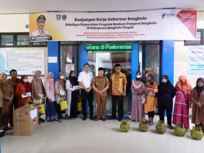 Masyarakat Benteng Terima Tabung Gas LPG 3 Kg dan KBS dari Gubernur