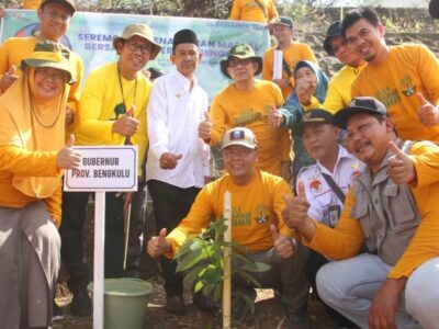 Aksi Tanam Durian dan Alpukat Tandai HMPI di Bengkulu