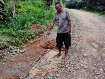 Belum Genap 4 Bulan, Proyek Jalan Lubuk Lagan Seluma Sudah Rusak Parah