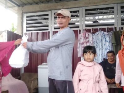 Bantu Korban Banjir, Anggota DPRD Kota Bengkulu Bagikan Sembako