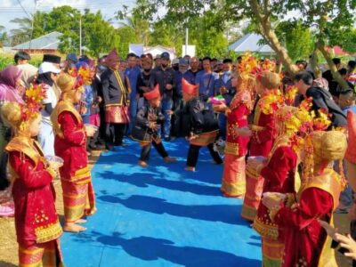 Tari Kejei Khas Suku Rejang Sambut Kedatangan Peserta Rakernas AMAN VII