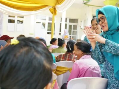 Derta Wahyulin Berbagi Sembako dan Tanam Sayur di Bengkulu Utara