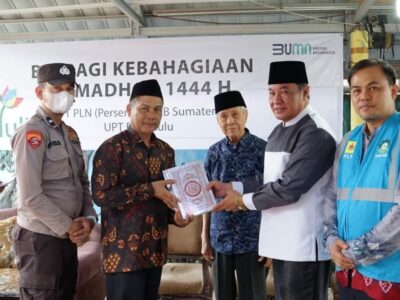 Wagub Rosjonsyah Salurkan Bantuan Program Relawan Pegawai PLN
