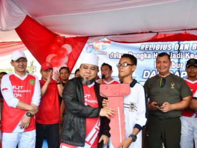 Walikota Helmi Hasan Serahkan Hadiah Sepeda Motor Kepada Siswa SMPN 1