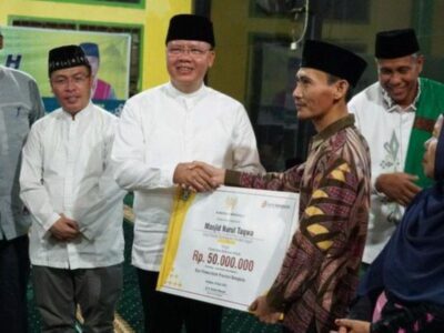 Gubernur Rohidin Salurkan Bantuan Senilai Rp 1,28 M untuk 30 Masjid di Mukomuko