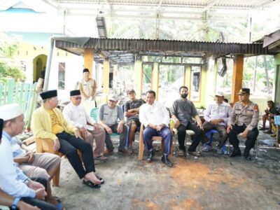 Kunjungi Lokasi Kebakaran di Ipuh, Gubernur Rohidin Semangati Keluarga Korban