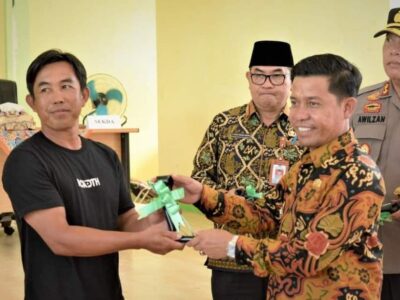 Pemkab Lebong Salurkan Bantuan 78 Unit Traktor Dukung Program MT-2