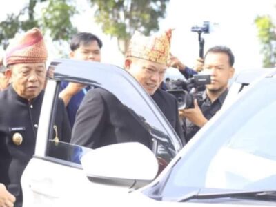 Puncak Perayaan HUT Seluma, Bupati Erwin Bagikan Ambulan Baru