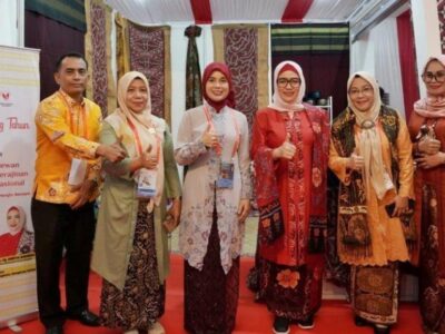 Dekranasda Provinsi Bengkulu Tampilkan Kain Besurek di HUT Dekranas ke-43