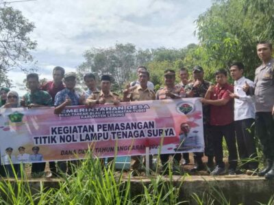 Pemdes Tabeak Blau II Gelar Titik Nol Proyek Lampu Jalan dan Bagikan Bibit Tanaman