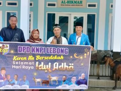 Program Kedua DPD KNPI Lebong Serahkan Dua Hewan Qurban