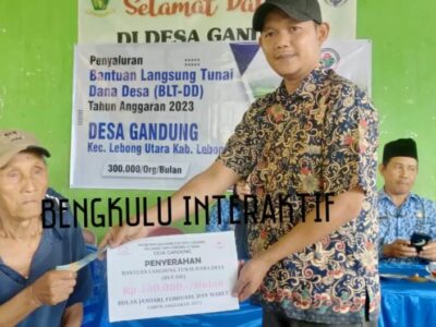 Pemdes Gandung Lebong Salurkan BLT untuk Warga Sakit Menahun, Lansia, dan Miskin Ekstrem