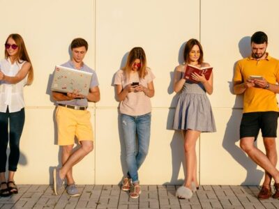 Apa Itu iGen? Multitasking tapi Rentan Isolasi Sosial