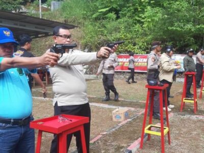 Meriahkan Hari Bhayangkara ke-77, Bupati Lebong Ikut Lomba Menembak