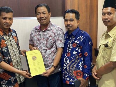 Kepala Sekolah SMAN 3 Serahkan Proposal Rehabilitasi Aula ke Komisi II
