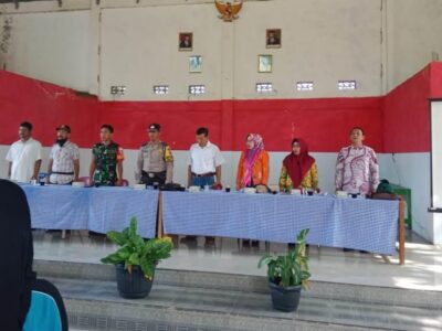 Polsek Ketahun Sosialisasikan Saber Pungli di Desa Bukit Makmur