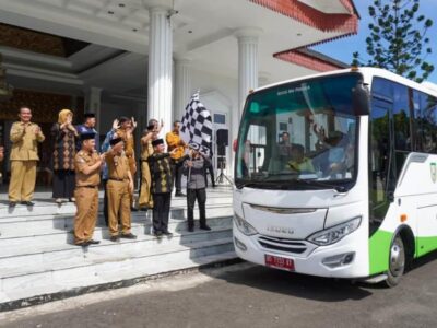 Siap Kembangkan SDM Enggano, Gubernur Rohidin Lepas Mahasiswa KKN Unib dan UGM