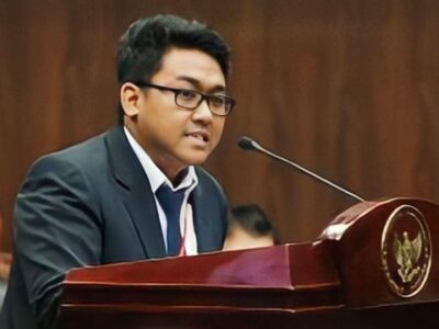 Ibnu Sina Chandranegara Sang Profesor Berusia 33 Tahun