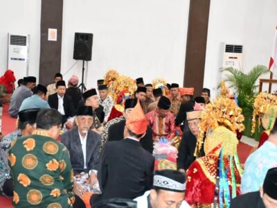10 Pasang Pengantin Ikuti Nikah Balai Gratis Program HD Samawa