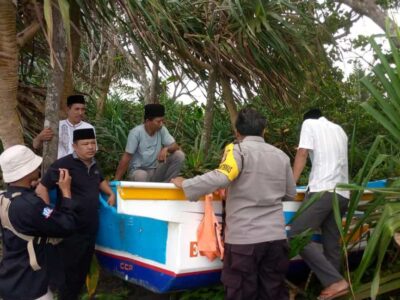Perahu Diterjang Ombak, Nelayan Seluma Meninggal Dunia