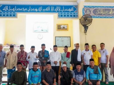 Gubernur Rohidin Bantu Pembangunan Dua Masjid di Kaur