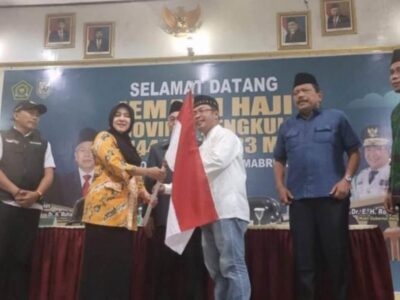 Bupati Sapuan Lakukan Serah Terima Jamaah Haji di Kota Bengkulu