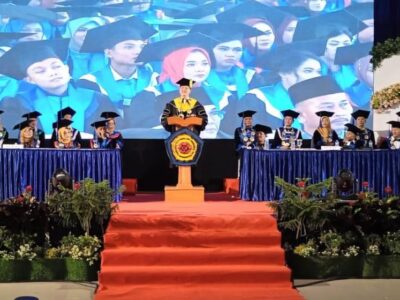Gubernur Rohidin Puji Prestasi Unihaz Dihadapan 526 Wisudawan