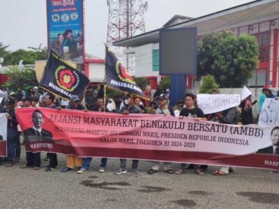 Ormas Hulubalang dan AMBB Desak PDIP Duetkan Mahfud MD dengan Ganjar Pranowo