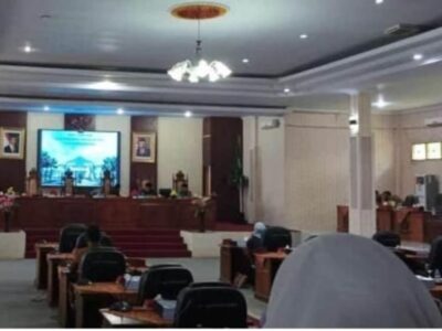 Wabup Lebong Sampaikan Nota Pengantar Raperda APBD Lebong Tahun 2024