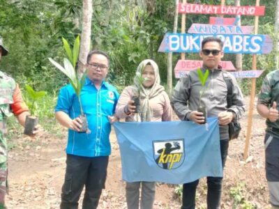 Dukung Kelestarian Lingkungan, KNPI Lebong Tanam 200 Pohon Pinang Batara