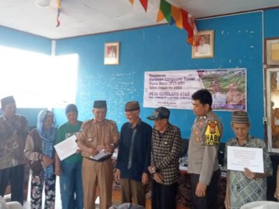 Pemdes Semelako Salurkan BLT-DD Tahap III untuk 55 KPM