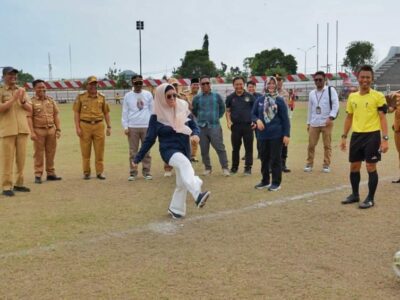 Derta Rohidin Buka Turnamen Sepak Bola Wanita ASBWI CUP 2023