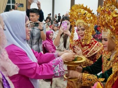 Derta Rohidin Hadiri Pelantikan Pengurus Bundo Kanduang DPW IKM Provinsi Bengkulu