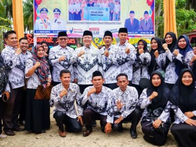 Puncak Peringatan HGN, Gubernur Rohidin Resmikan Kelas Jauh SMAN 5 Kaur